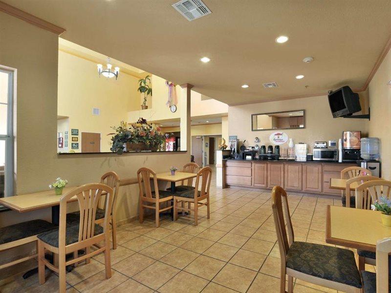 Hotel Super 8 By Wyndham San Antonio/Alamodome Area Exterior foto