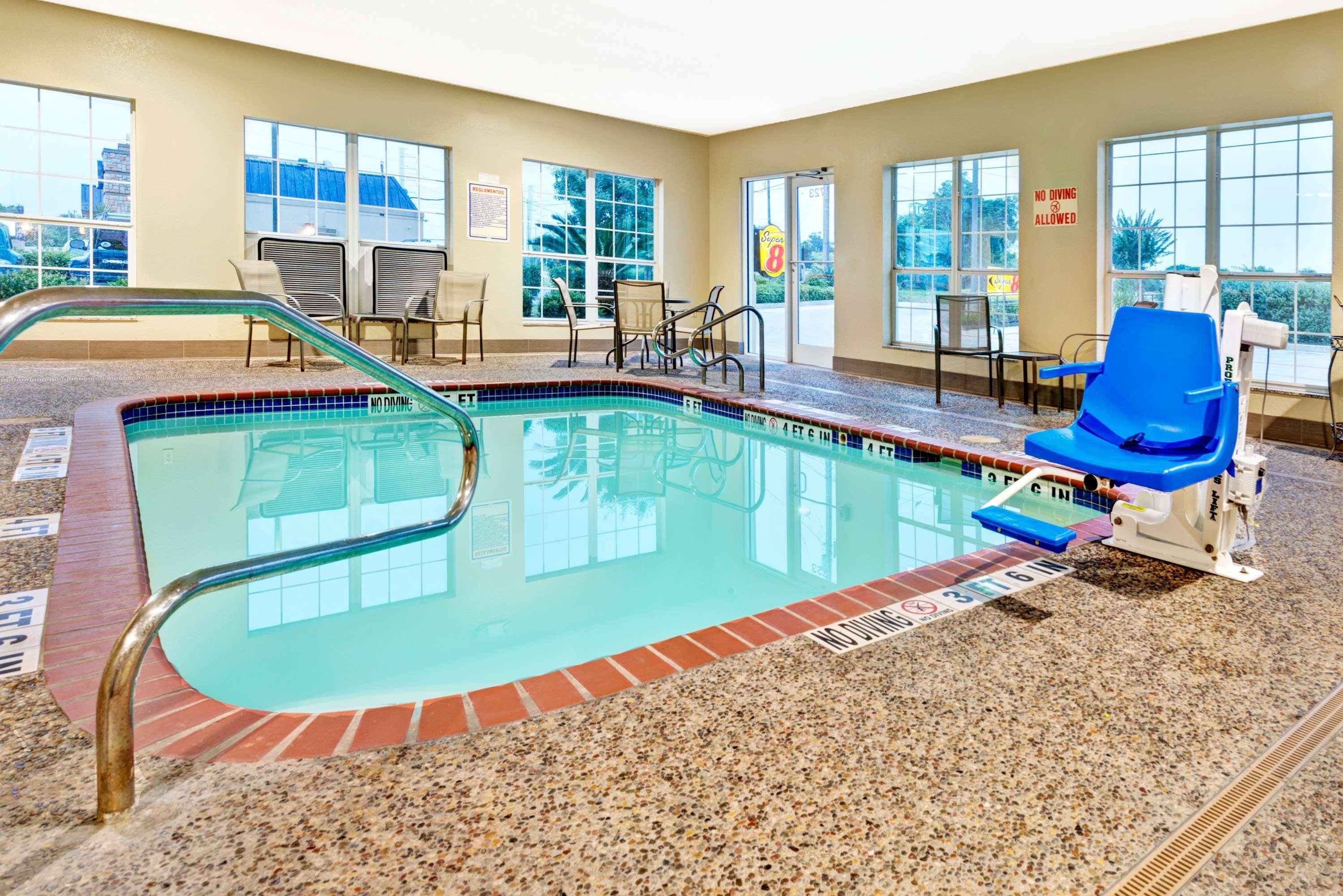 Hotel Super 8 By Wyndham San Antonio/Alamodome Area Exterior foto